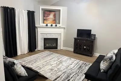 Image de Modern & Spacious 3-bedroom townhome with Ac in friendly Rex