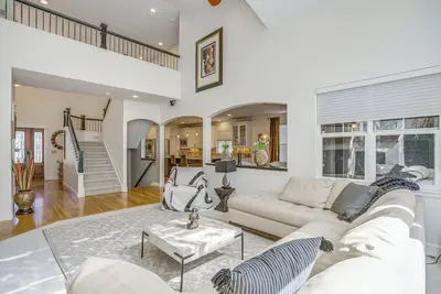 Image de Home Theater & Game Area! Spacious Home in Aurora