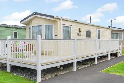 Image de Bronze Caravan with parking 4