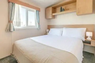 Image de Gold Caravan with parking, decking & sea view