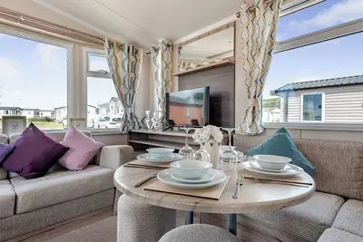 Image de Bronze 2 Bedroom Caravan, Sleeps 4 P