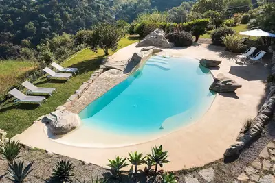 Image de Maison de vacances avec Wifi, bain à remous, climatisation, piscine privée, Tv, balcon