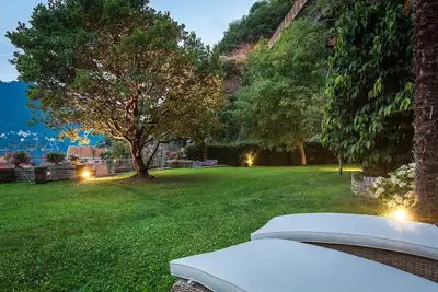 Image de Maison de vacances avec piscine, climatisation, Wifi, sauna, bain à remous, Tv, patio