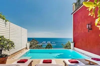Image de Merveilleuse maison de vacances avec bain à remous, piscine privée, Wifi, climatisation, Tv, patio
