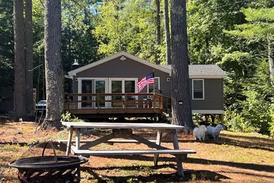 Image de Charming Crescent Lake Waterfront | Dock, Fire Pit, Walk to Wolfeboro
