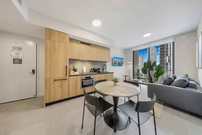 Image de Refined Urban Condo - Near Bayfront Park