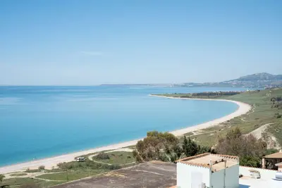 Image de Cozy apartment for families and groups in front of the sea Suliventumari