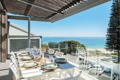 Image de 4 Bed Coastal Retreat W Pool Views Llandudno Sands