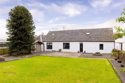 Image de Fabulous 4-bedroom 2. 5 bathroom cottage in charming Paisley