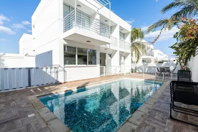 Image de White Pearl Luxury Villa - Private Pool, 200m from Malama Beach, Protaras