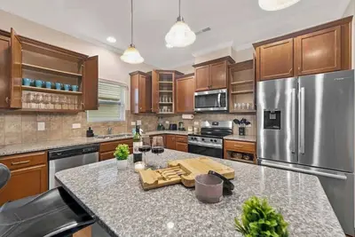 Image de Family  Luxe 5br  2 Kings  Near Uncc  Concord Mills