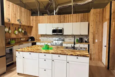 Image de Private Ranch with fishing, Atv riding area, gun range and more!