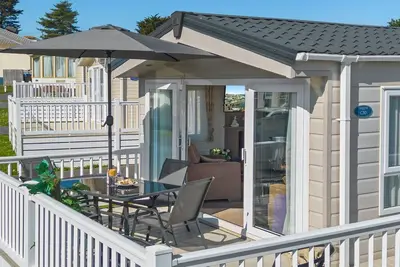 Image de Coastpath Cabin, Landscove is a charming and dog-friendly coastal caravan