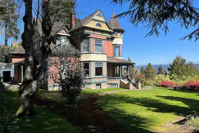 Image de Victorian Tranquility within 4 miles of Lumen Field