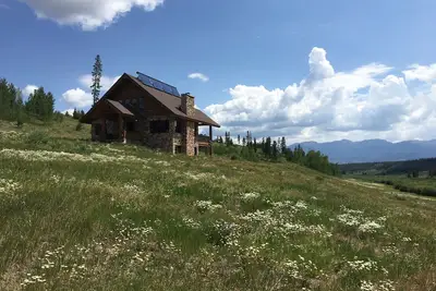 Image de Secluded cabin in Fraser w/ hot tub, views, 15 mins from Winter Park, sleeps 16.