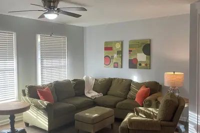 Image de Renovated House 9 Miles from Downtown Atl, Great Backyard on a Cul-de-sac!