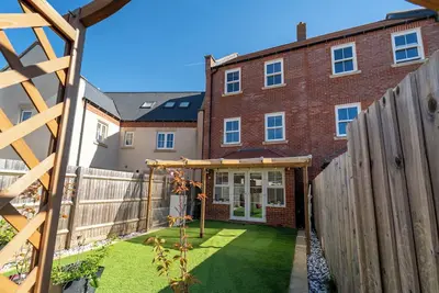 Image de 4 Bed Town House, 10 min walk to Bicester Village - Pass the Keys