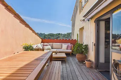Image de Luxury Apartment in the heart of Valbonne Village w/ Roof Terrace & 2 Balconies