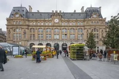Image de Stylish Parisian Retreat In The Heart Of 9th Arrondissement