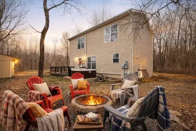 Image de Bear Crest Cottage | Hot Tub, Game Loft & Fire Pit