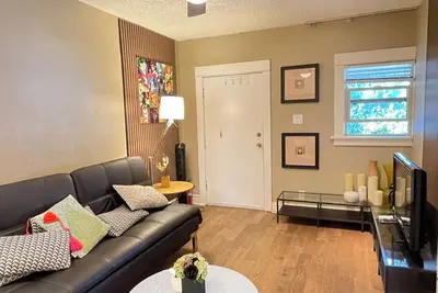 Image de Heart of Los Angeles cottage 5 mins walk Hollywood walk of fame