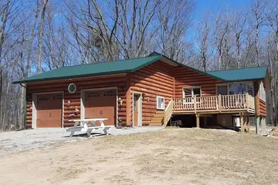 Image de Charming 3-bedroom cabin in the woods with beach access