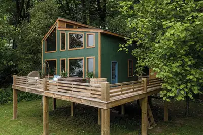 Image de Reconnect with nature and family in this one-of-a-kind stay at the Tableview.
