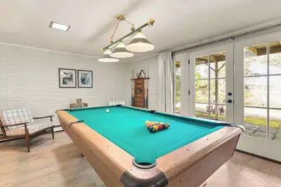 Image de Central Ac, Game Room, Dog-Friendly!