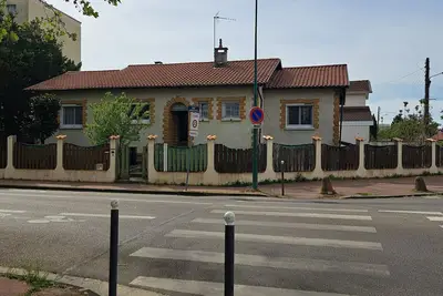 Image de Très jolie dépendance de 5 chambres prêt du centre de Saint-Priest