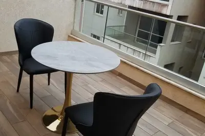 Image de Escape to Eden heights, a 2 bedroom Apt with Gym access near the West Hills Mall.