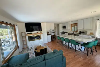 Image de Hilltop Kern River Nest Retreat - 3 separate units 4 bdrms Perfect for a Group