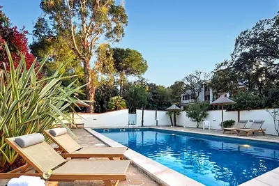 Image de Paisible maison piscine