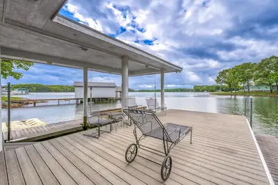 Image de Evergreen - Lakefront home with dock, screened porch, Ac & kayaks