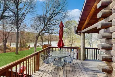 Image de Good Lake Times - Cozy retreat on the lake with views, peaceful vibes & modern comfort