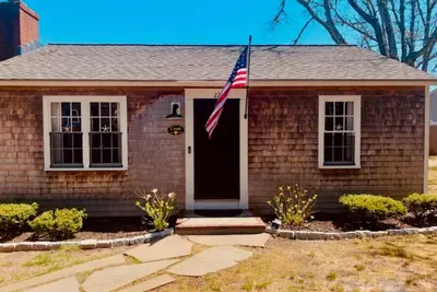 The Coast: Cozy Cape Escape in Dennis Port