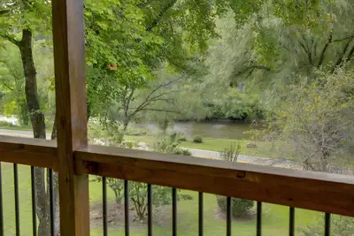 Image de Pet Friendly Riverfront Home near Wcu! Trout fishing near Cullowhee & Smoky Mtns