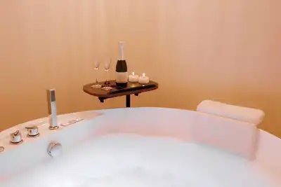 Image de Chalet romantique - Jacuzzi privatif - King size