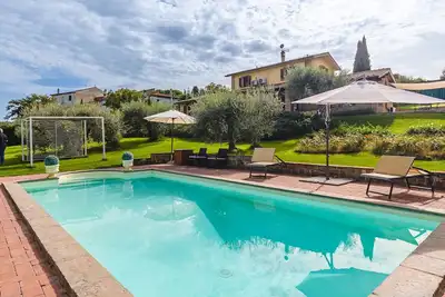 Image de Maison de vacances privée avec piscine privée, climatisation, Wifi, Tv, patio, près de Cortone