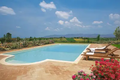 Image de Belle maison de vacances avec bain à remous, piscine privée, climatisation, Wifi, Tv, balcon