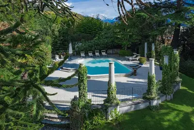 Image de Belle maison de vacances avec Wifi, bain à remous, piscine privée, climatisation, Tv, patio