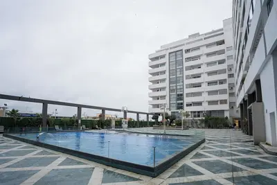 Image de Bright two-bedroom apartment with a large terrace, sun loungers, and breathtaking views of the city and beach—perfect for relaxing and enjoying Tangier’s charm.
