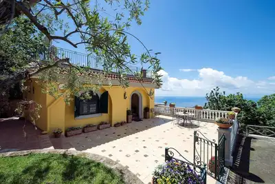 Image de Maison de vacances privée avec Wifi, climatisation, piscine privée, Tv, terrasse, vue panoramique