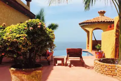 Image de Spacious 6-bedroom house in Escahauite area with pool