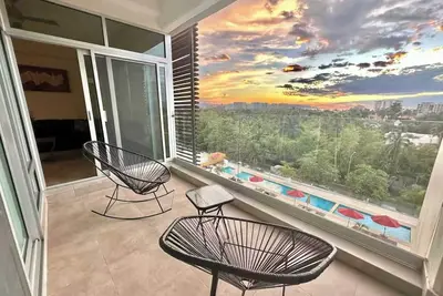 Image de Waterfront retreat w/ pool & patio