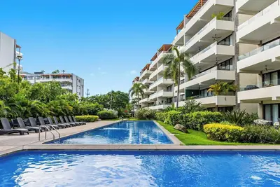 Image de Coastal 3br apartment w/ pool access