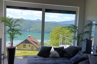 Image de Modern house in the woods with a view of the Millstattersee