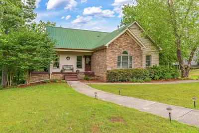 Spacious 5 bedroom house with double decker dock on quiet lakefront!