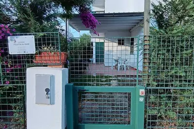 Image de Villa all your own in the middle of nature, near the sea and the nightlife.
