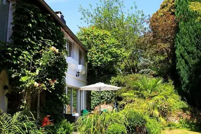 Image de \"Le Rosier\" vacation home in Brittany, close to the sea with a German-speaking family