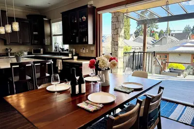 Image de Luxury family home in upscale area | deck + Bbq | 15 minutes to Yvr, downtown